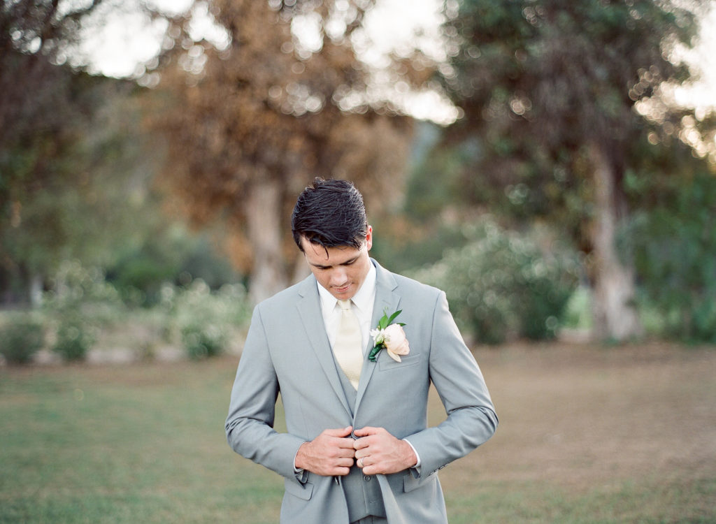 groom style in grey suit